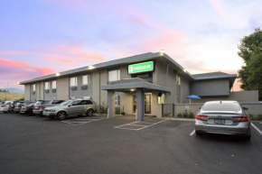 Гостиница Travelers Inn Medford I-5  Медфорд